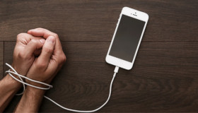 5 thói quen cần bỏ khi dùng điện thoại thông minh